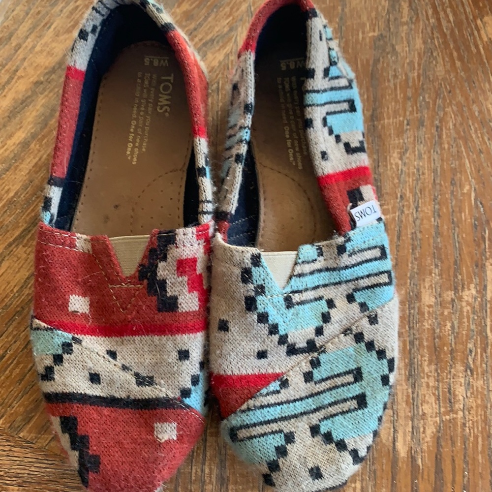 TOMS Shoes 8.5